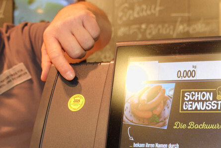 Handelswaage im Supermarkt mit Kennzeichnung: Geeicht bis 2025