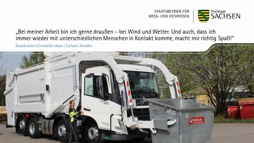Zitat: „Bei meiner Arbeit bin ich gerne draußen – bei Wind und Wetter. Und auch, dass ich immer wieder mit unterschiedlichen Menschen in Kontakt komme, macht mir richtig Spaß!“ Darunter sieht man eine Frau, die aus einem Abfallsammelfahrzeug aussteigt.