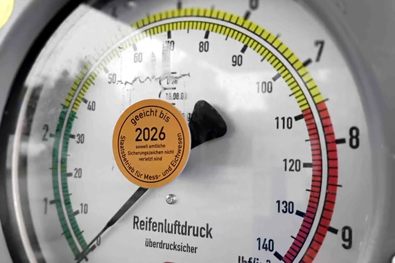 Reifendruckmessgerät mit Zusatzkennzeichen: Geeicht bis 2026